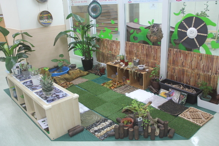 5 senses, senses, reggio, unokidz, Uno Kidz, sensory playgroup, playgroup, sensory, garden, plants, planting, young children, baby, toddlers, touch, smell, feel, sustainable resources, green, garden area, playgroup, north point, hong kong island